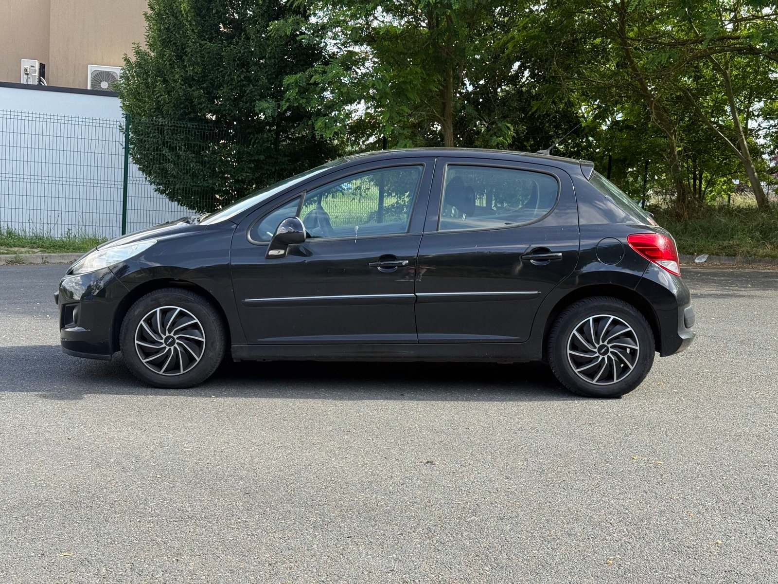 PEUGEOT 207 1.4 VTi 95 ch « Trendy »