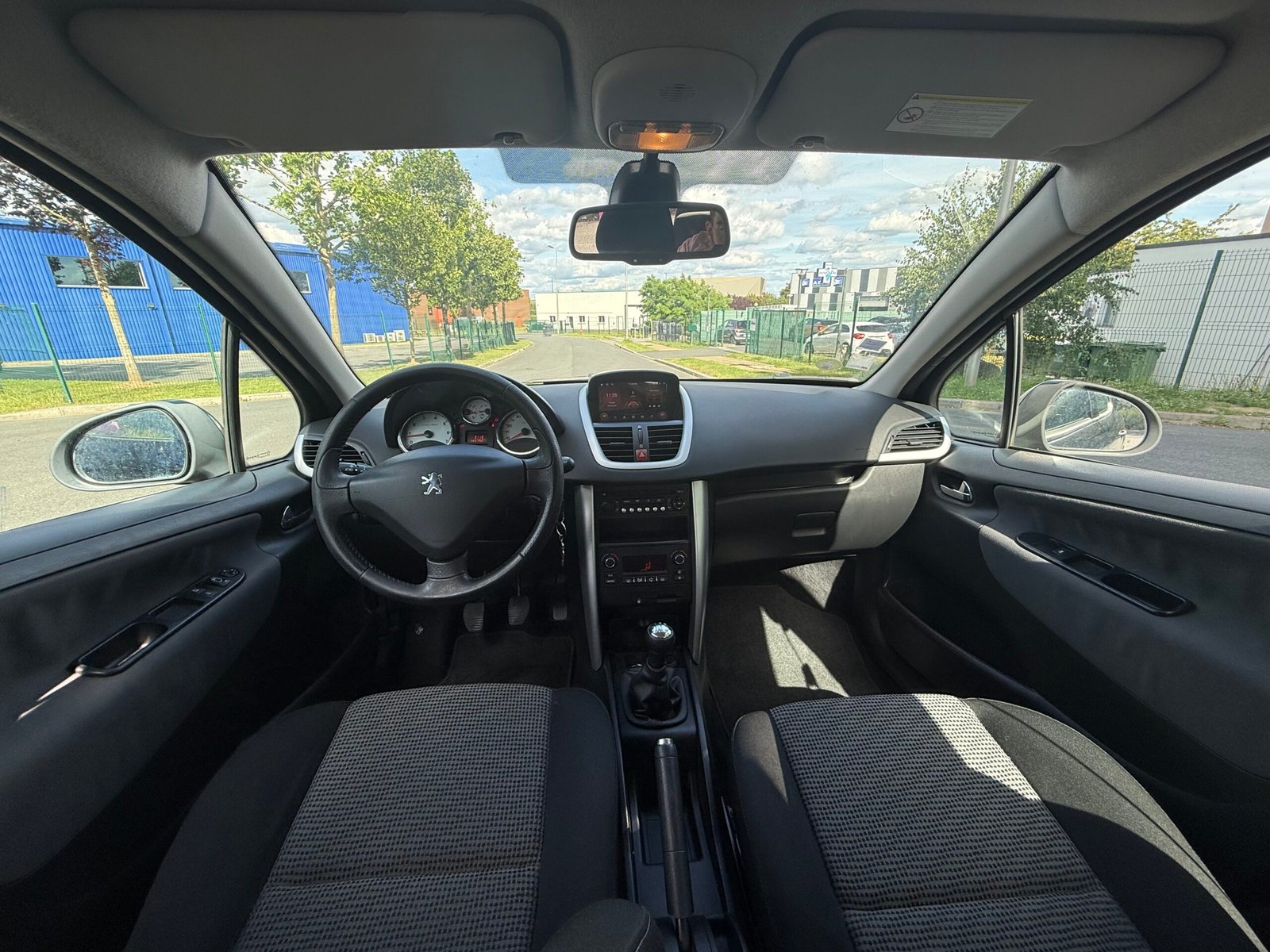 PEUGEOT 207 1.4 VTi 95 ch « Trendy »
