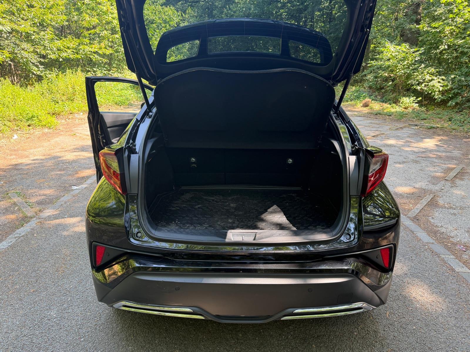 TOYOTA C-HR Phase 2 2.0 VVT-i 184 HSD Hybrid CVT 153