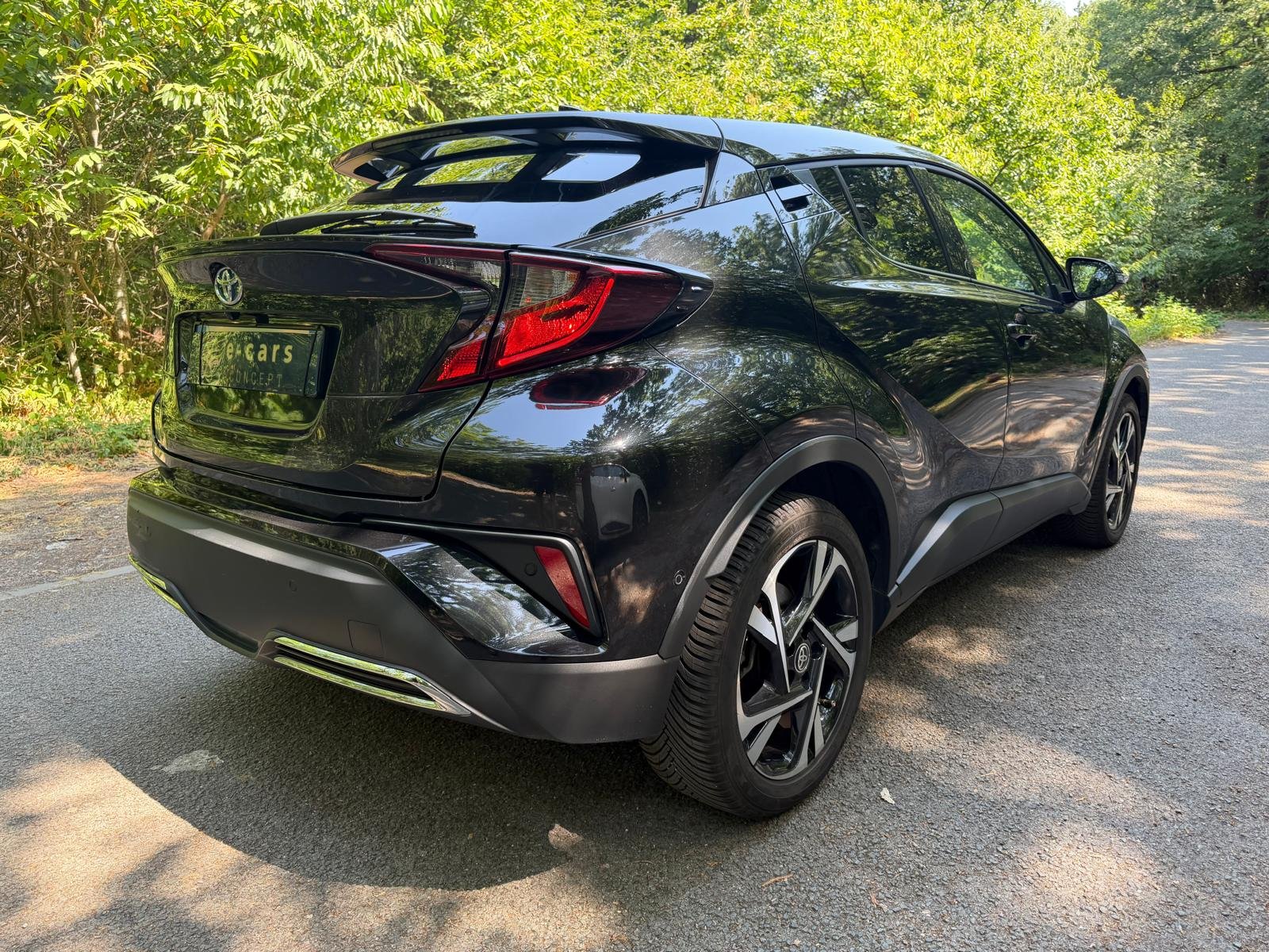 TOYOTA C-HR Phase 2 2.0 VVT-i 184 HSD Hybrid CVT 153