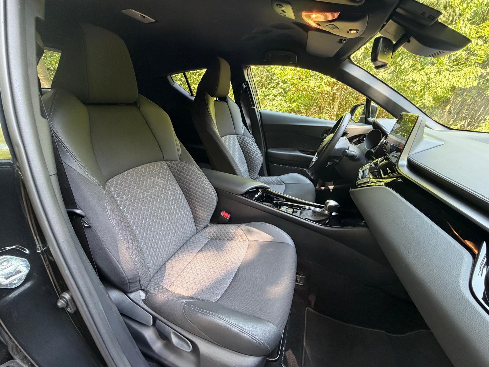 TOYOTA C-HR Phase 2 2.0 VVT-i 184 HSD Hybrid CVT 153