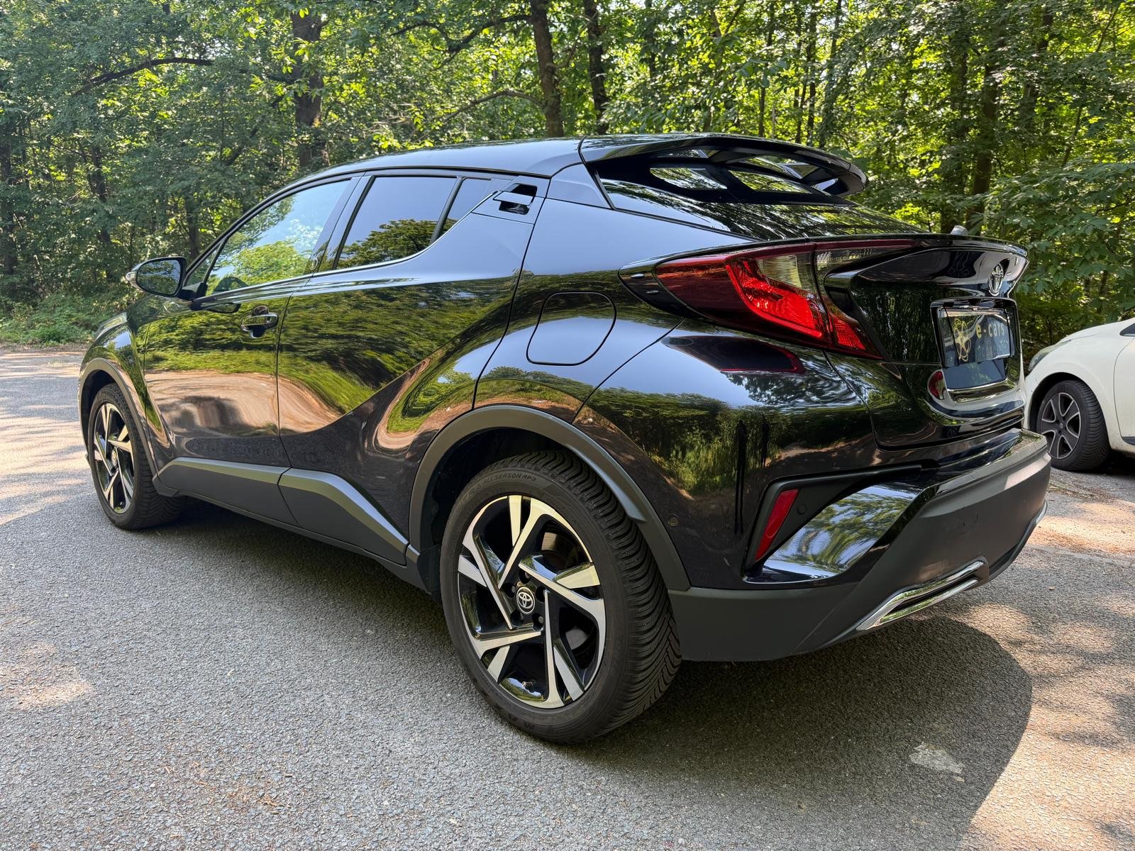 TOYOTA C-HR Phase 2 2.0 VVT-i 184 HSD Hybrid CVT 153