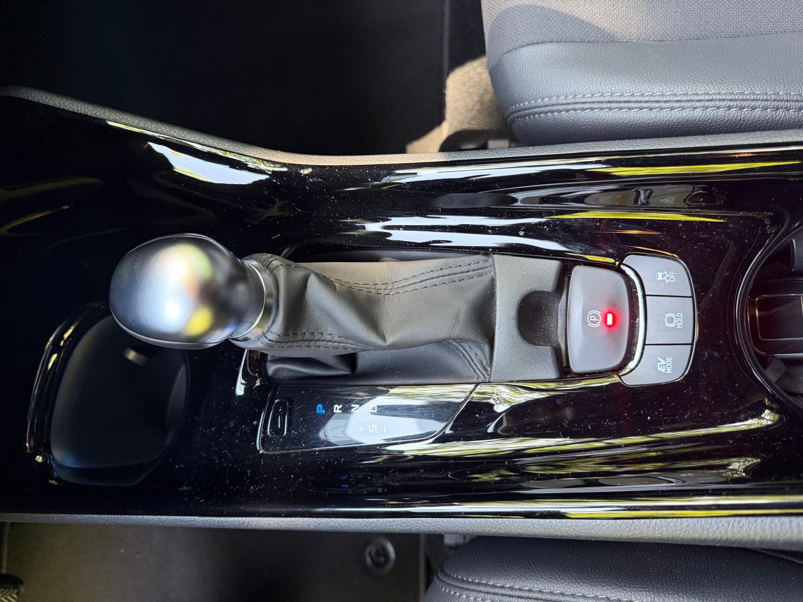 TOYOTA C-HR Phase 2 2.0 VVT-i 184 HSD Hybrid CVT 153