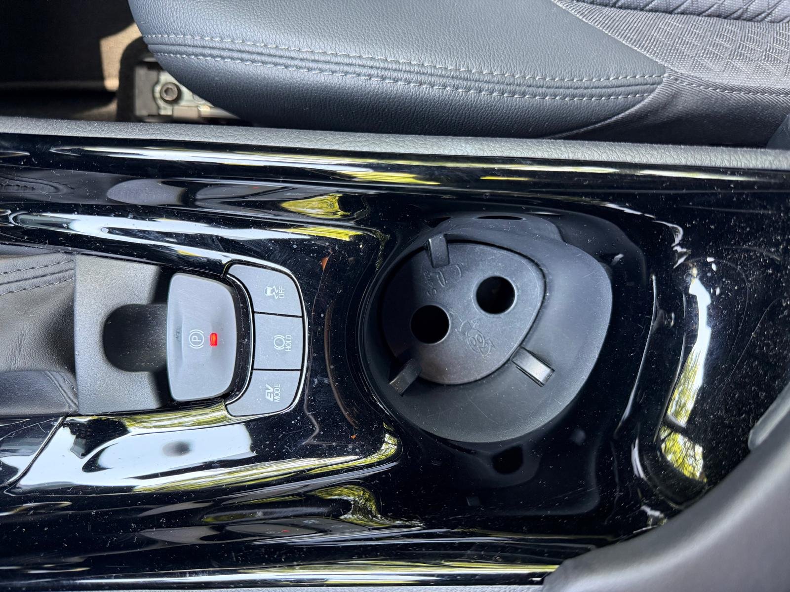 TOYOTA C-HR Phase 2 2.0 VVT-i 184 HSD Hybrid CVT 153