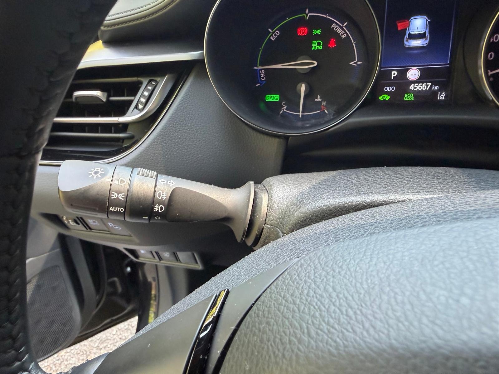 TOYOTA C-HR Phase 2 2.0 VVT-i 184 HSD Hybrid CVT 153