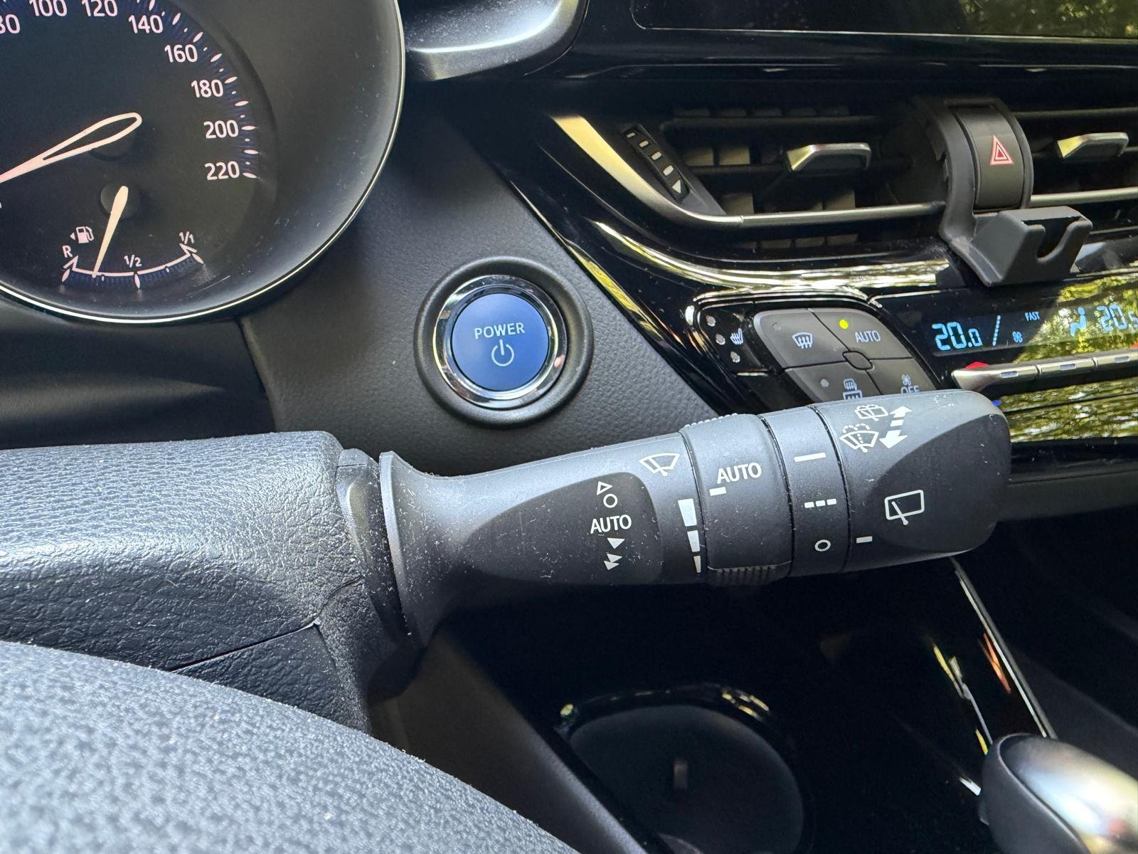 TOYOTA C-HR Phase 2 2.0 VVT-i 184 HSD Hybrid CVT 153