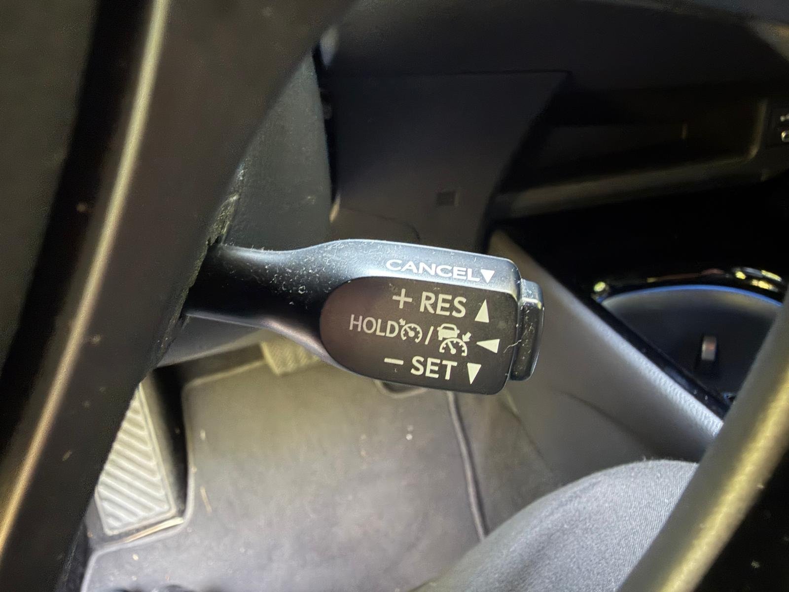TOYOTA C-HR Phase 2 2.0 VVT-i 184 HSD Hybrid CVT 153
