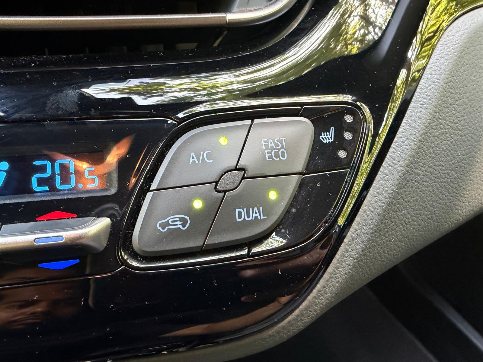 TOYOTA C-HR Phase 2 2.0 VVT-i 184 HSD Hybrid CVT 153