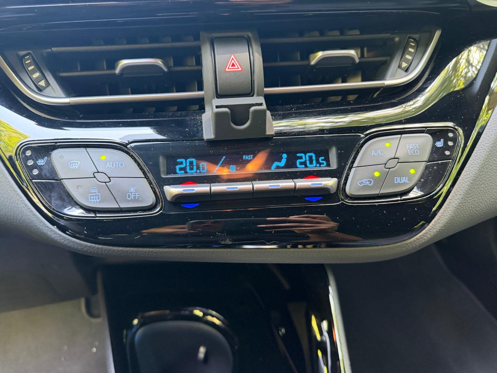 TOYOTA C-HR Phase 2 2.0 VVT-i 184 HSD Hybrid CVT 153