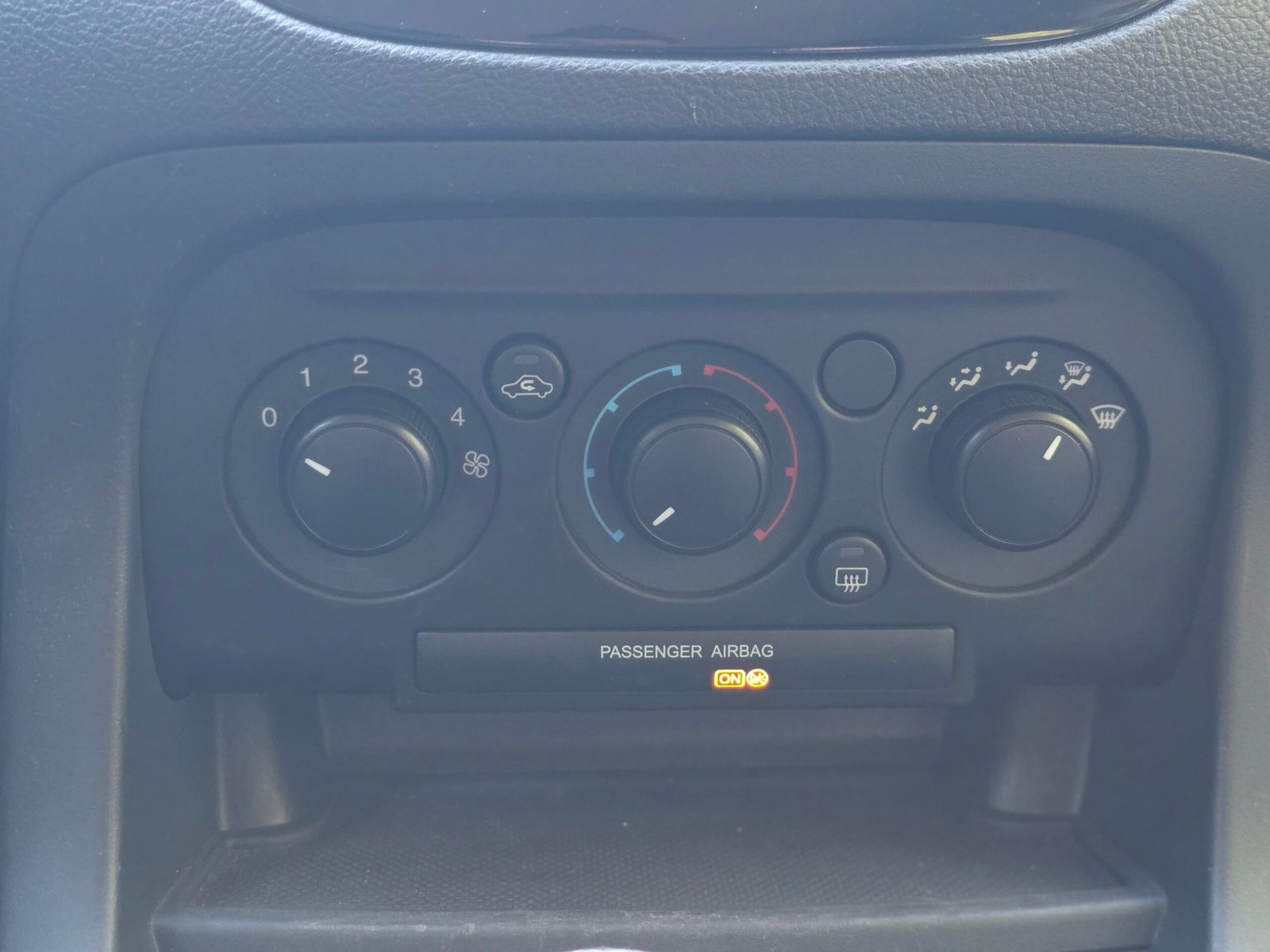 FORD KA+ – 1.2 Ti-VCT 70ch BVM5 Finition ESSENTIAL