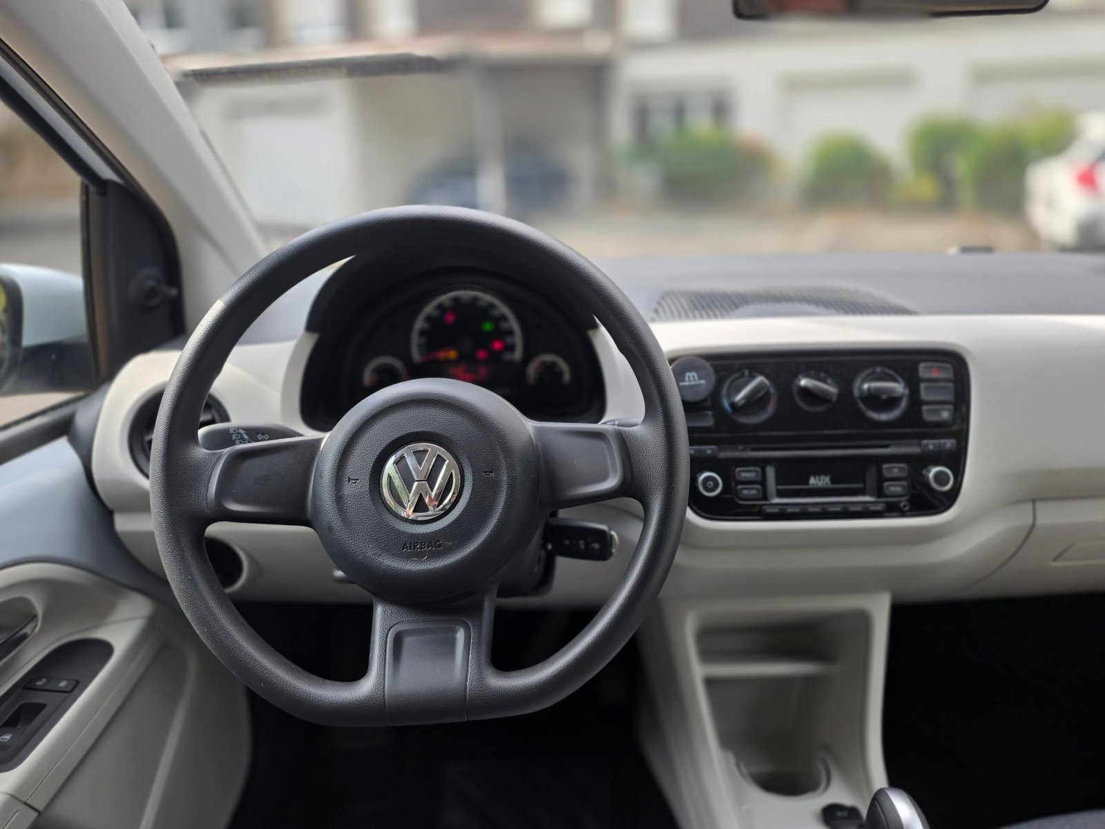 VOLKSWAGEN UP – 1.0 MPI 60ch Boîte Auto (ASG) Finition MOVE UP!