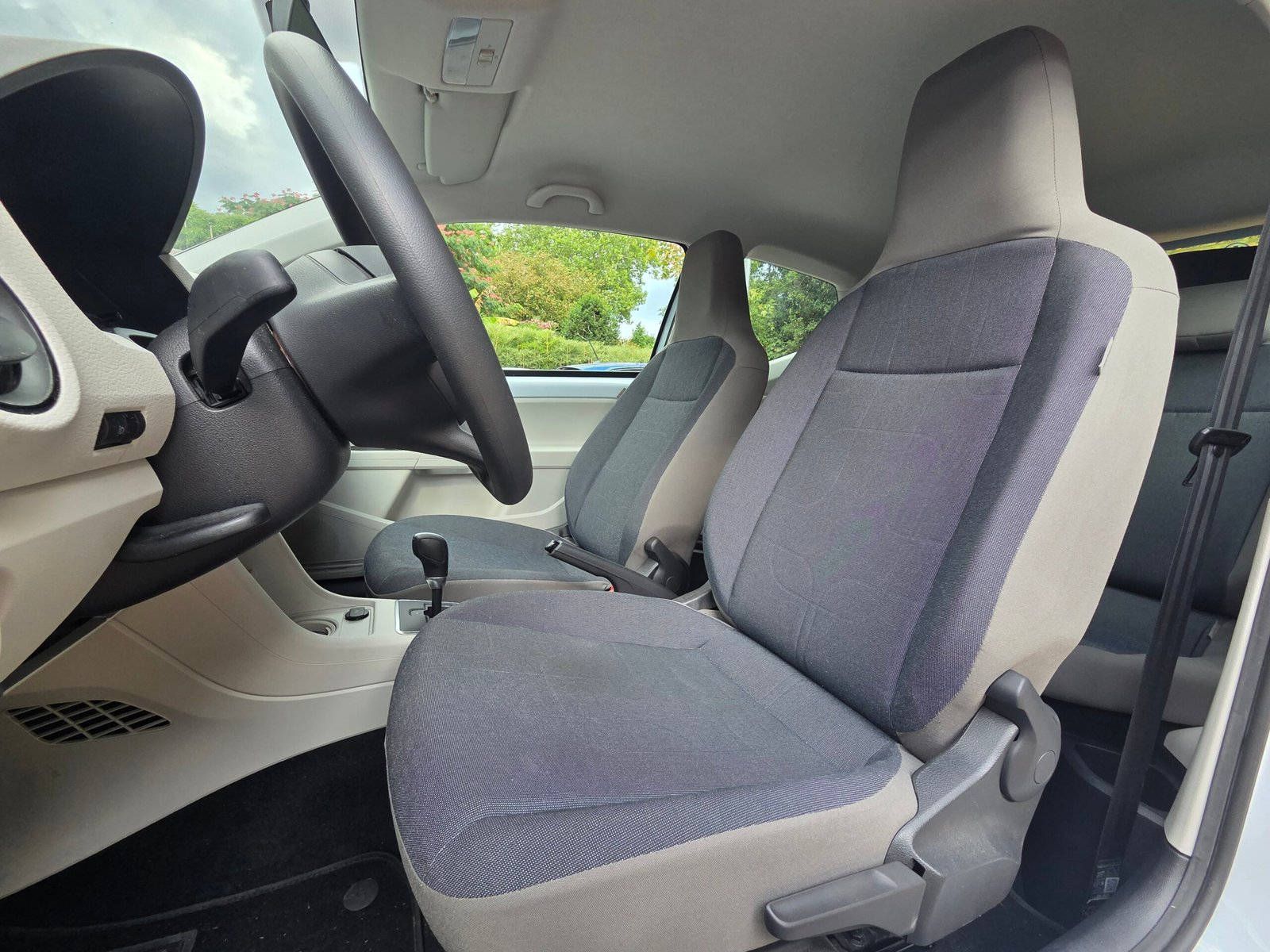 VOLKSWAGEN UP – 1.0 MPI 60ch Boîte Auto (ASG) Finition MOVE UP!