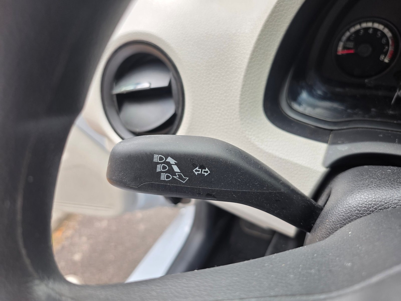 VOLKSWAGEN UP – 1.0 MPI 60ch Boîte Auto (ASG) Finition MOVE UP!