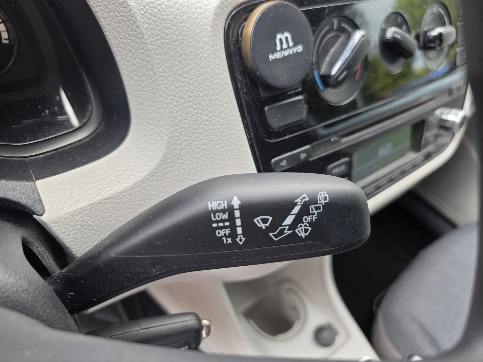 VOLKSWAGEN UP – 1.0 MPI 60ch Boîte Auto (ASG) Finition MOVE UP!