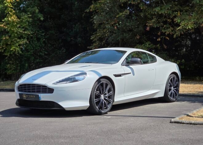 ASTON MARTIN DB9 CARBON WHITE – 6.0 V12 517ch BVA Touchtronic 2