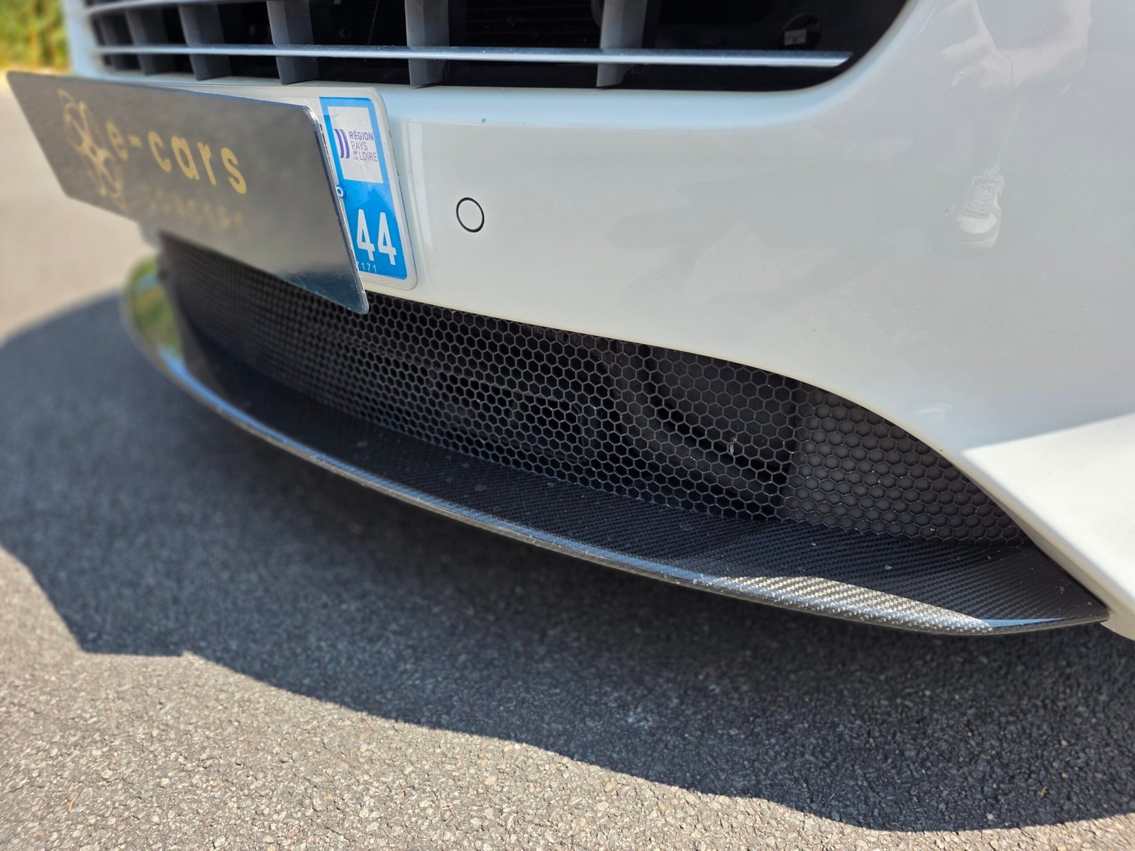 ASTON MARTIN DB9 CARBON WHITE – 6.0 V12 517ch BVA Touchtronic 2