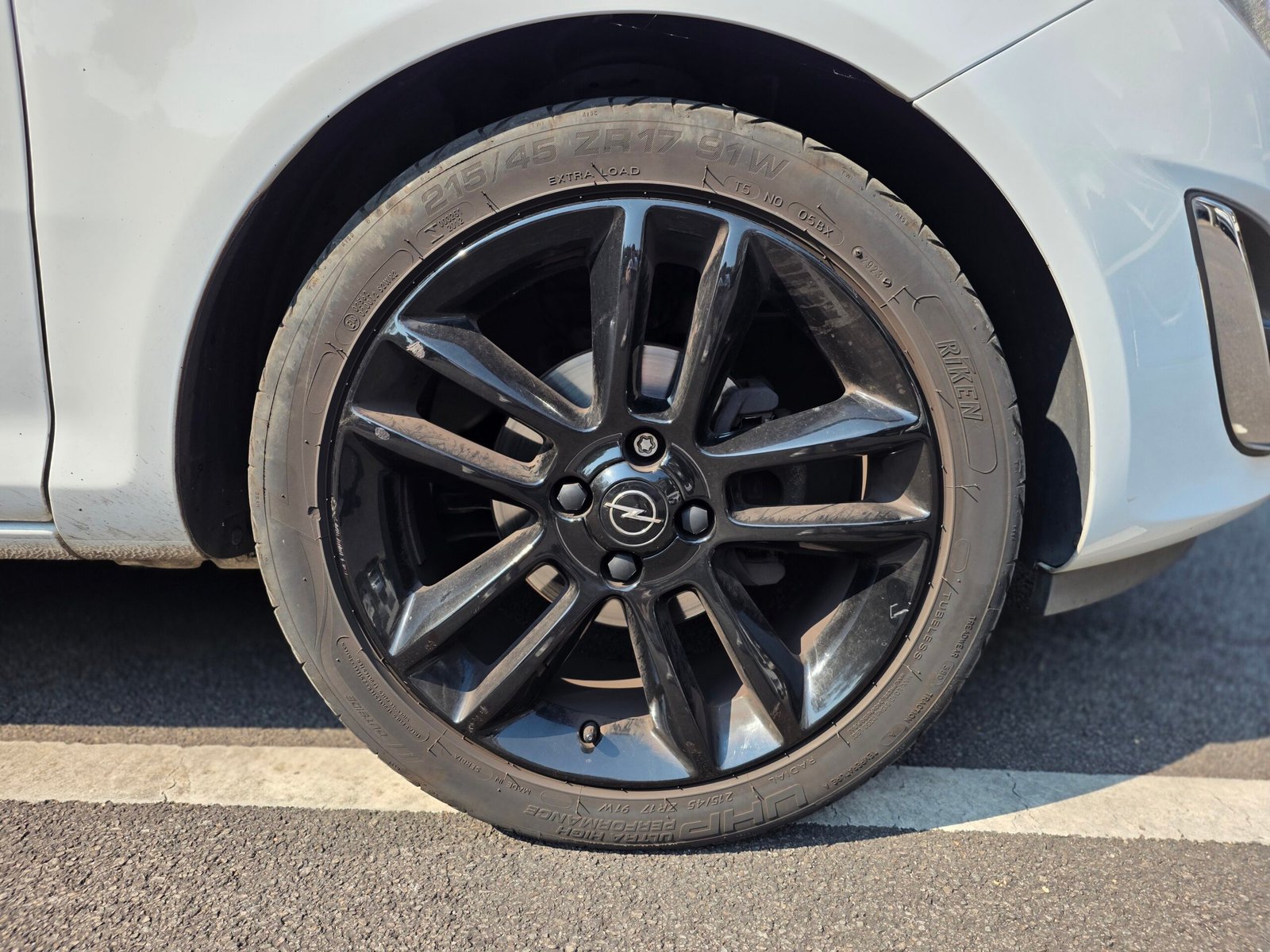 OPEL CORSA Color Edition – 1.4 Twinport 100ch BVM5