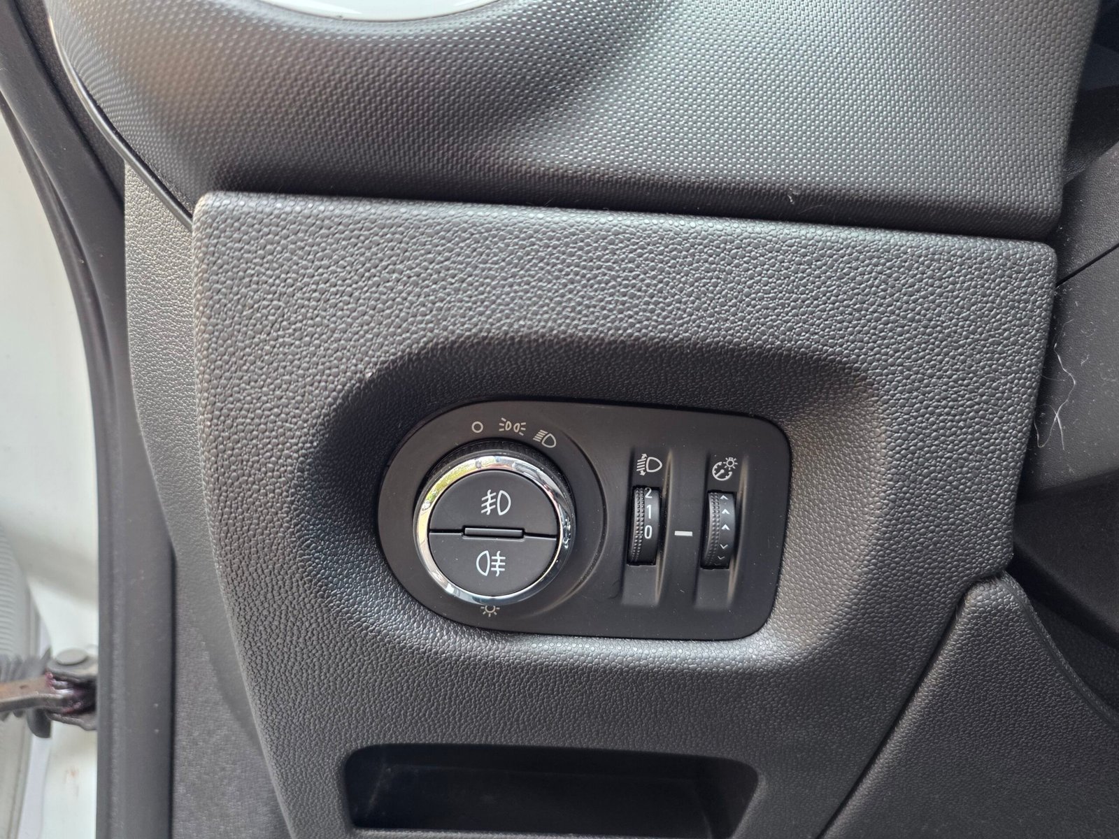 OPEL CORSA Color Edition – 1.4 Twinport 100ch BVM5