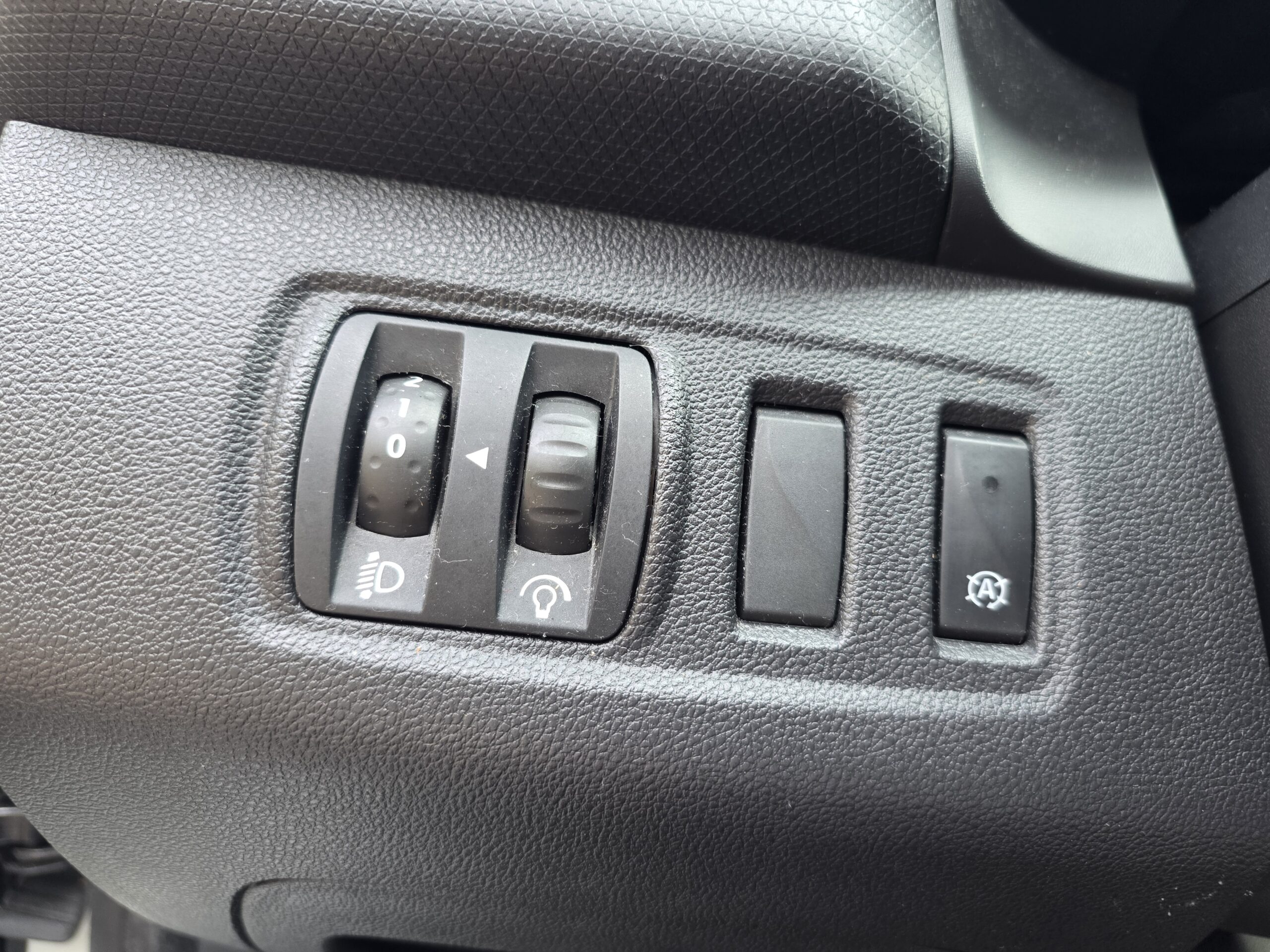 RENAULT CLIO IV Air Media Nav– 1.5 dCi 75ch BVM5