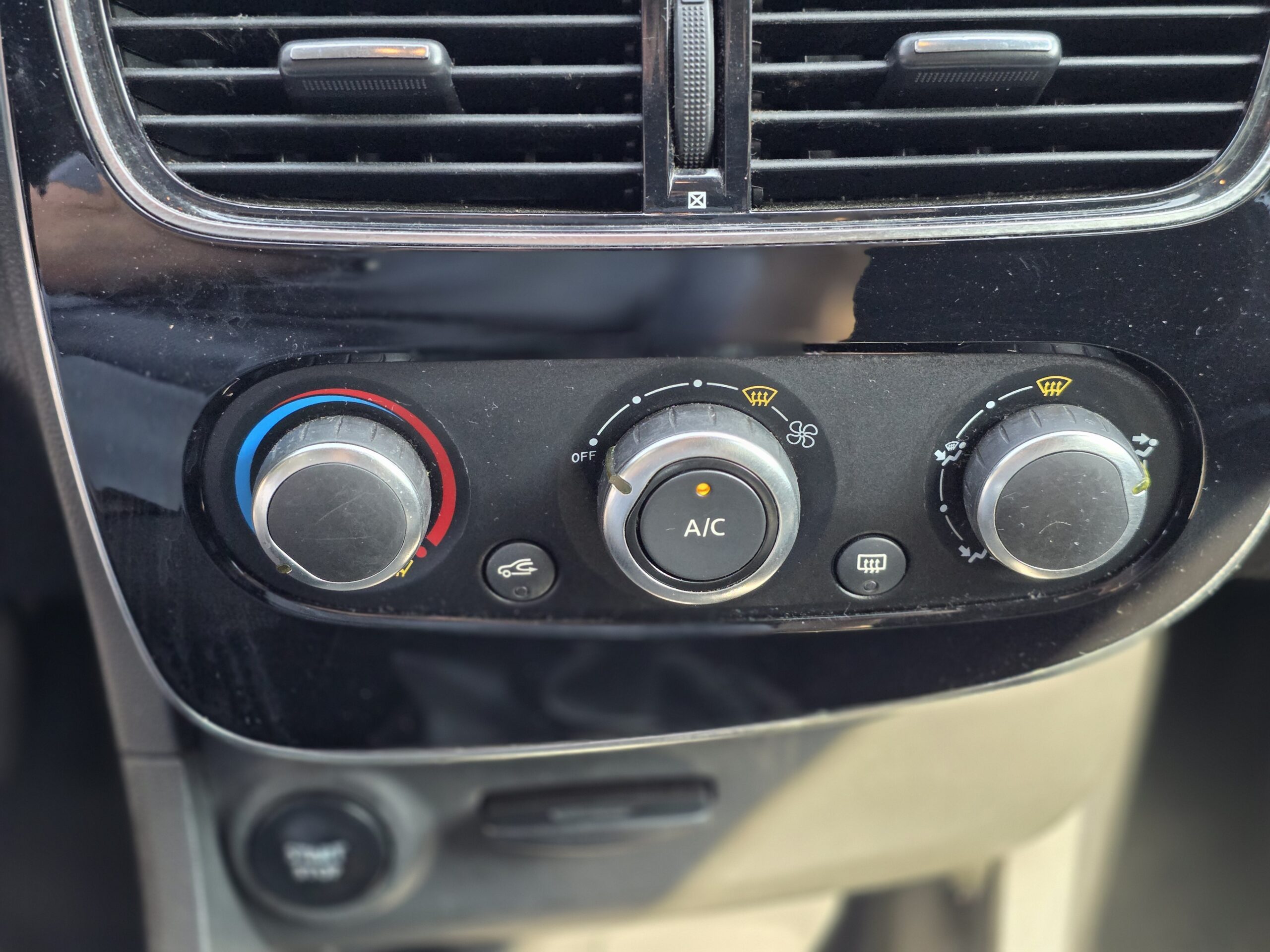 RENAULT CLIO IV Air Media Nav– 1.5 dCi 75ch BVM5