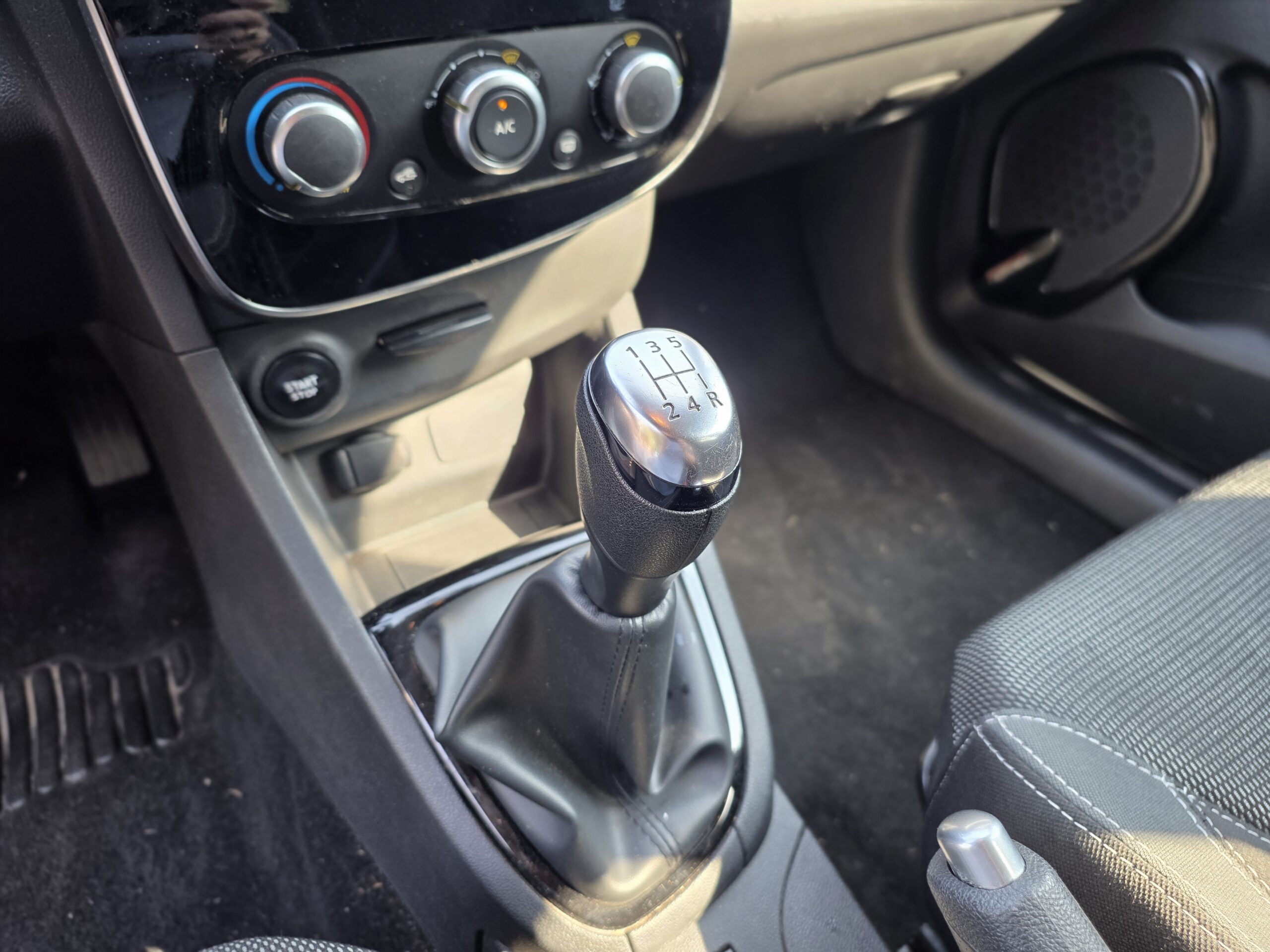 RENAULT CLIO IV Air Media Nav– 1.5 dCi 75ch BVM5