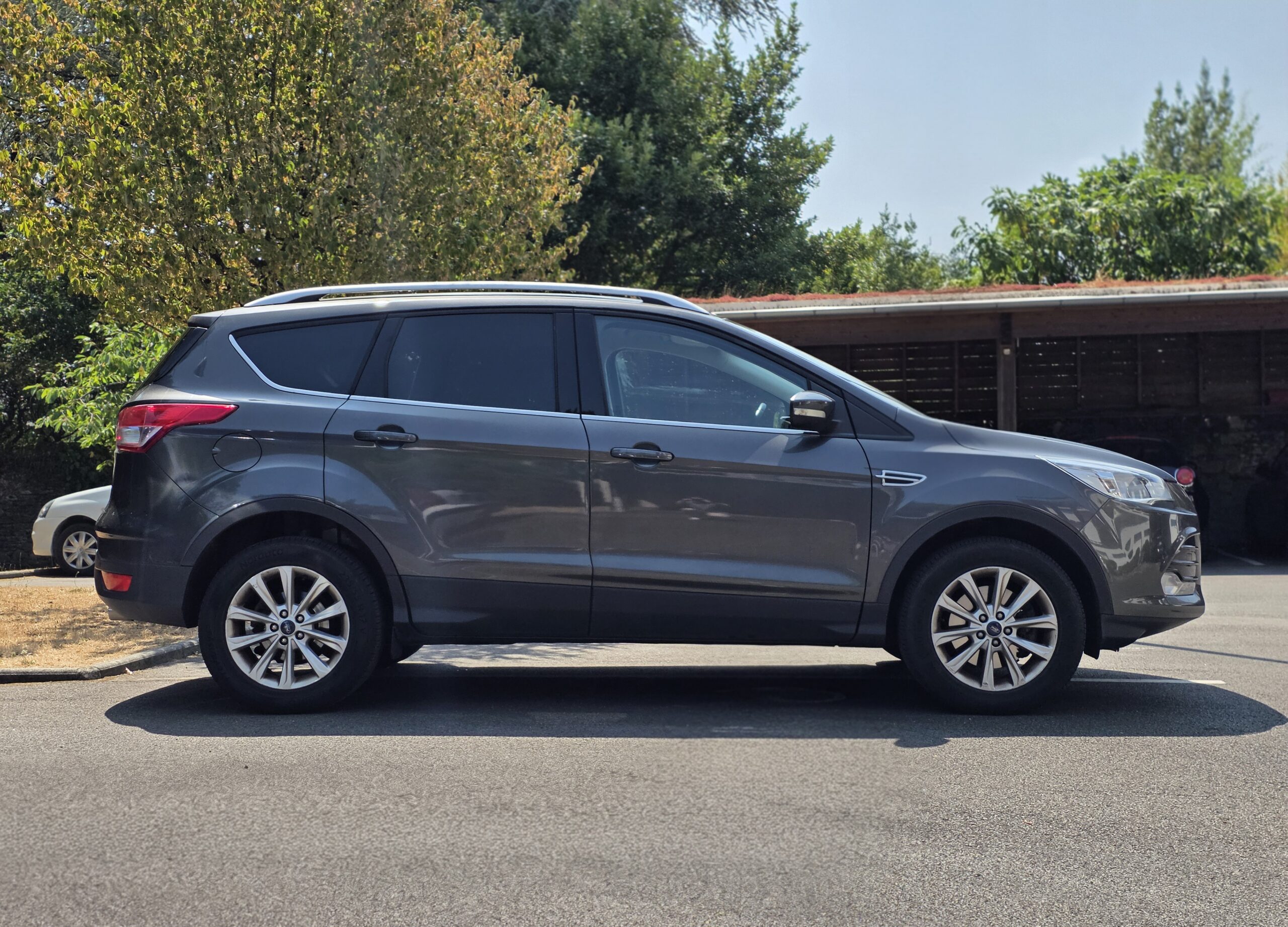 FORD KUGA TITANIUM – 2.0 TDCi 150ch BVM6 Première Main