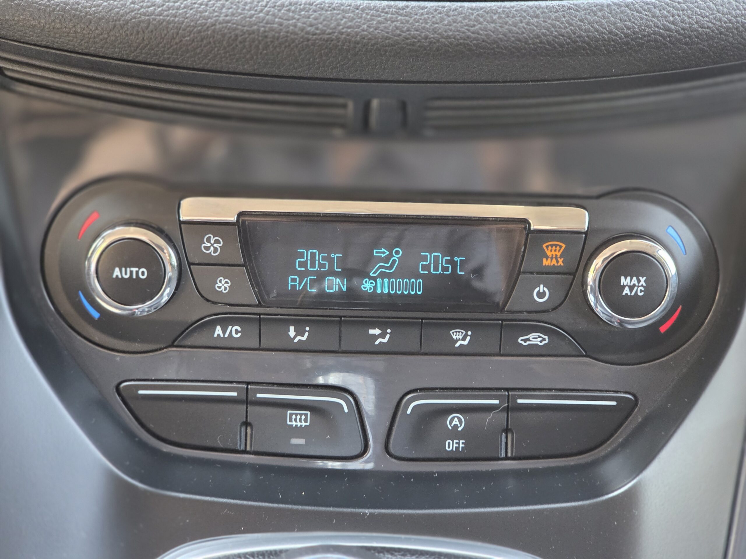 FORD KUGA TITANIUM – 2.0 TDCi 150ch BVM6 Première Main