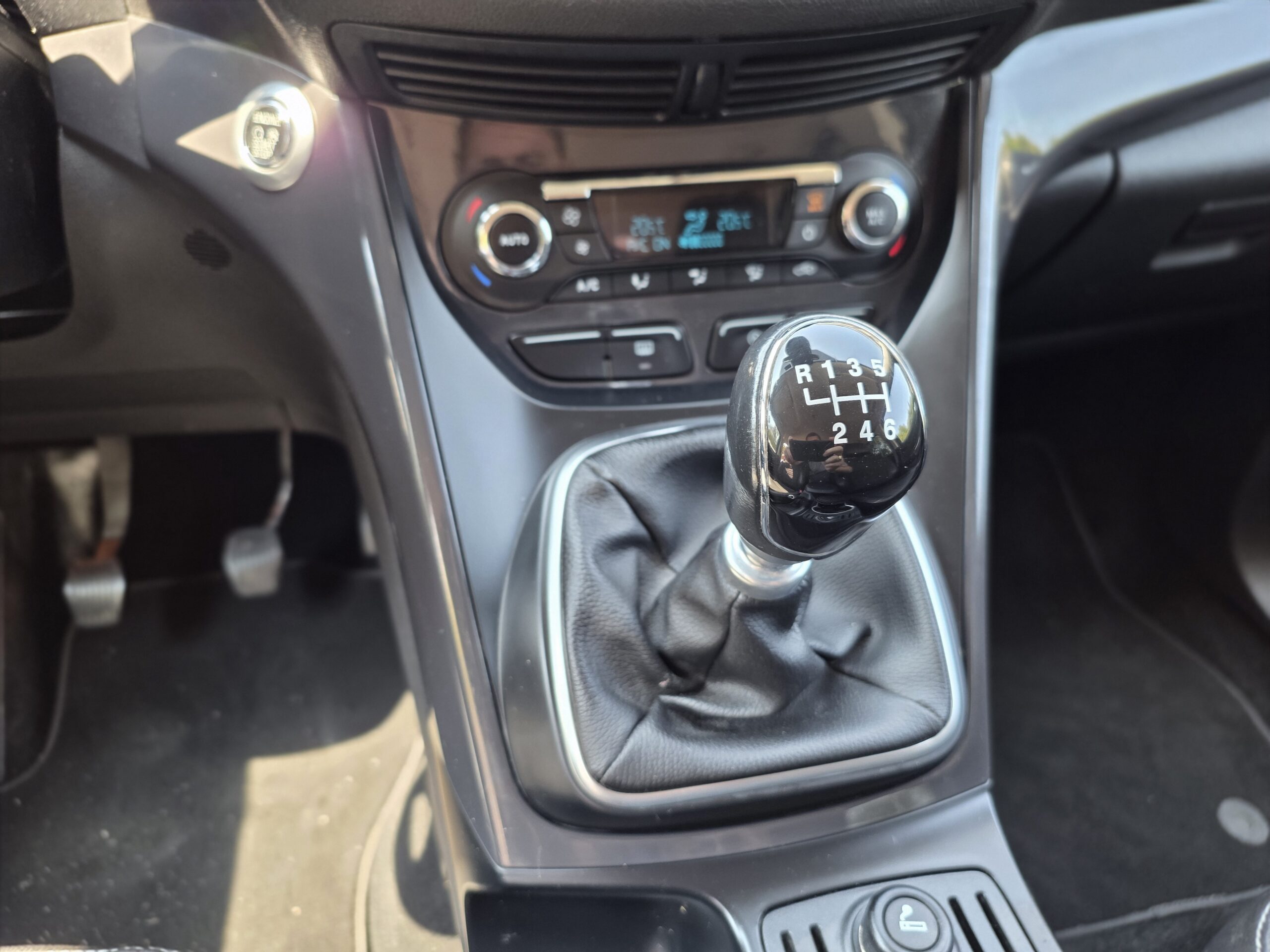 FORD KUGA TITANIUM – 2.0 TDCi 150ch BVM6 Première Main