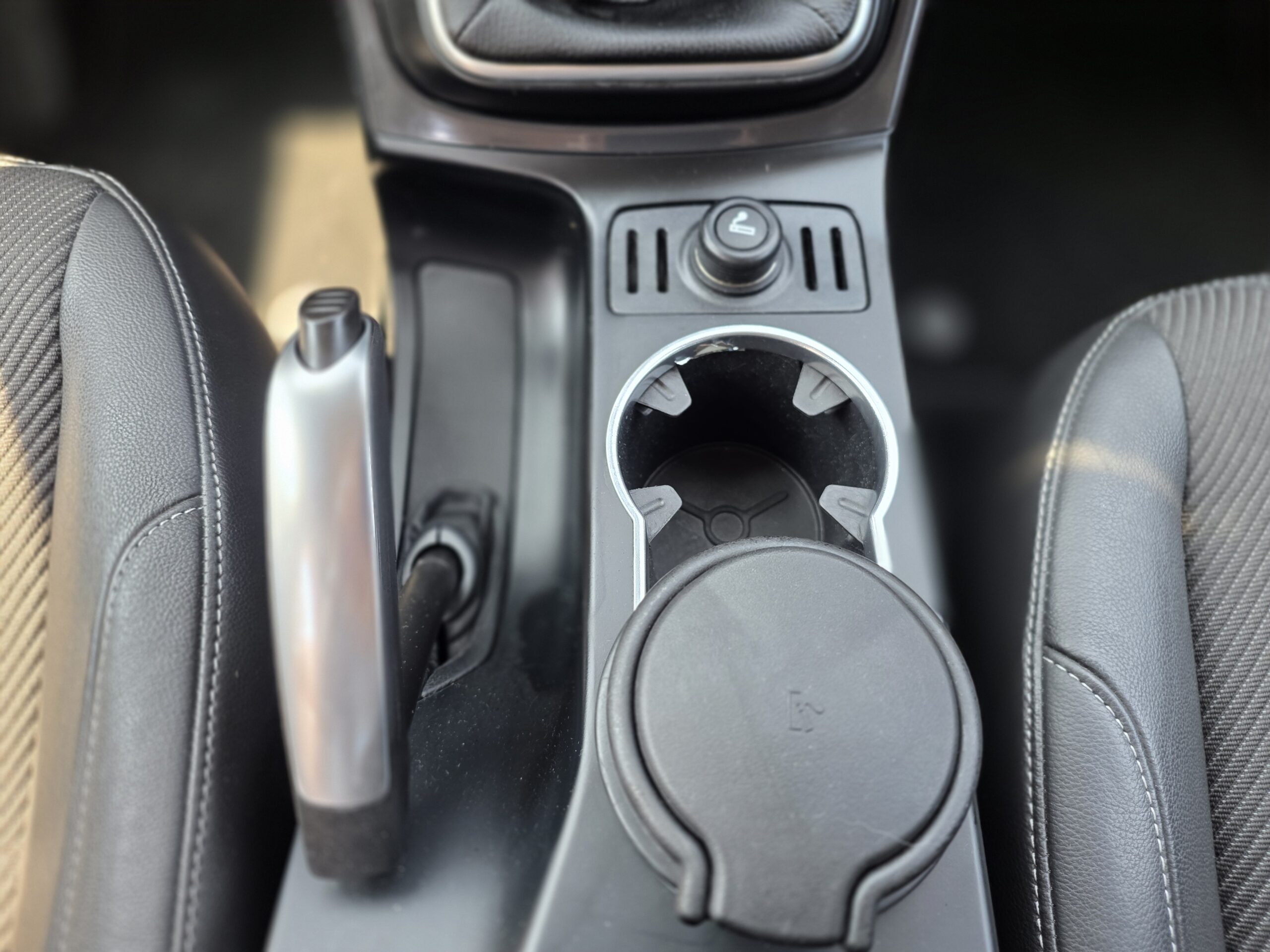 FORD KUGA TITANIUM – 2.0 TDCi 150ch BVM6 Première Main