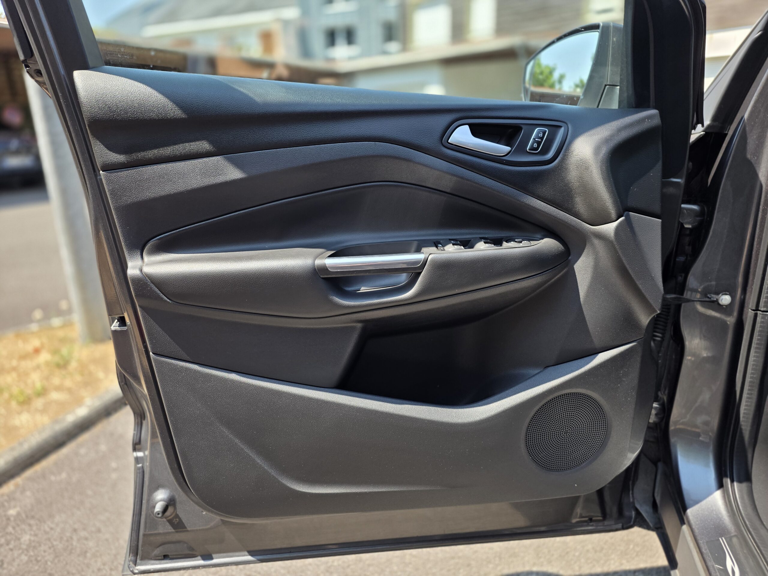 FORD KUGA TITANIUM – 2.0 TDCi 150ch BVM6 Première Main