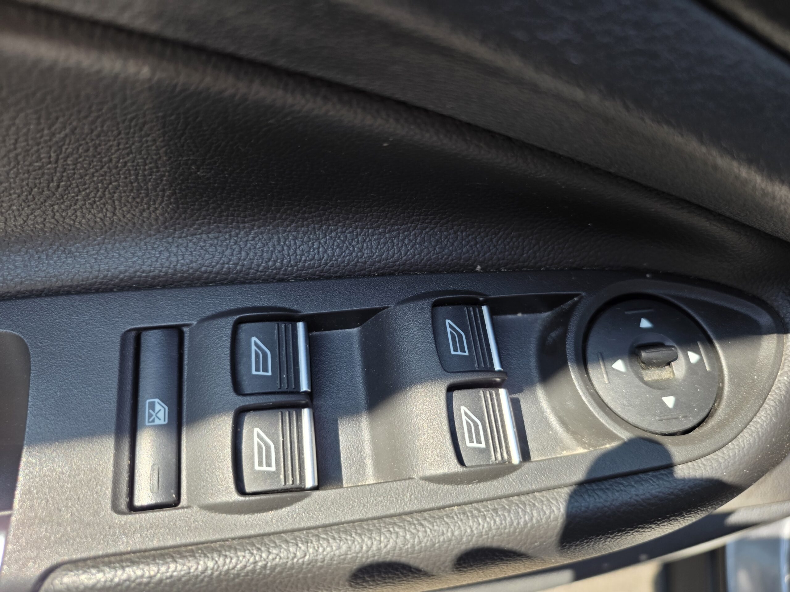 FORD KUGA TITANIUM – 2.0 TDCi 150ch BVM6 Première Main
