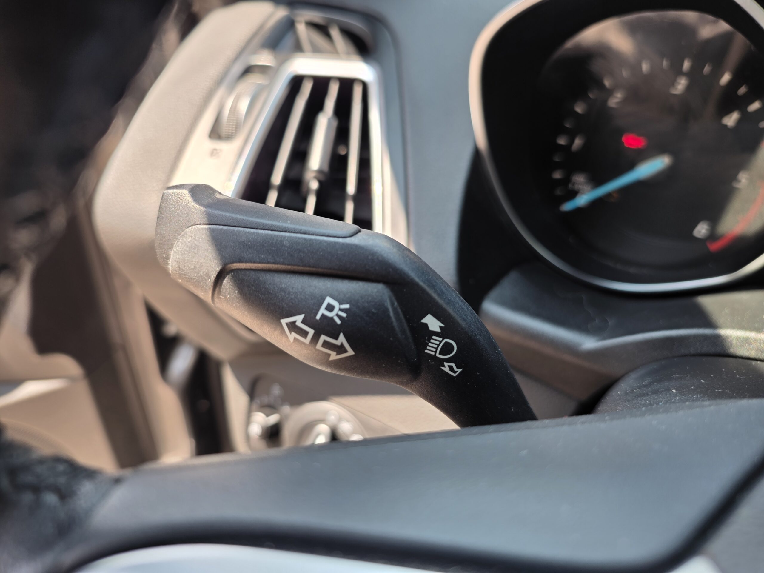 FORD KUGA TITANIUM – 2.0 TDCi 150ch BVM6 Première Main