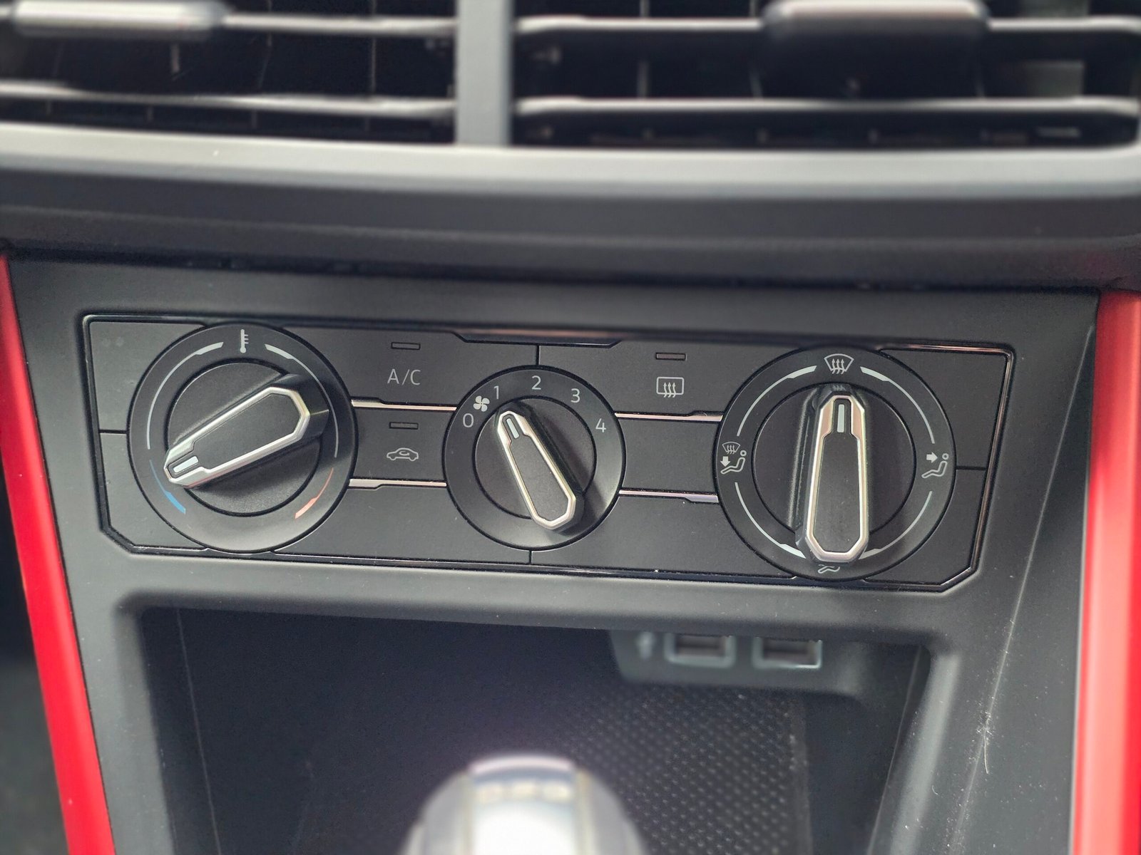 VOLKSWAGEN POLO – 1.0 TSi 95ch DSG7 Finition LOUNGE