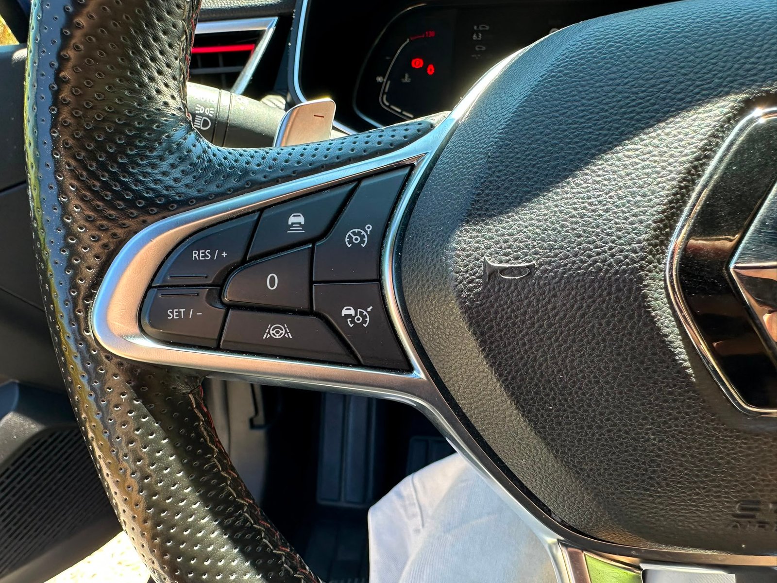 RENAULT Clio V essence automatique RS LINE