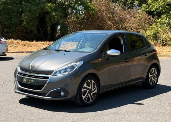 PEUGEOT 208 I Phase 2 5 Portes 1.2 VTi 82 cv / Style