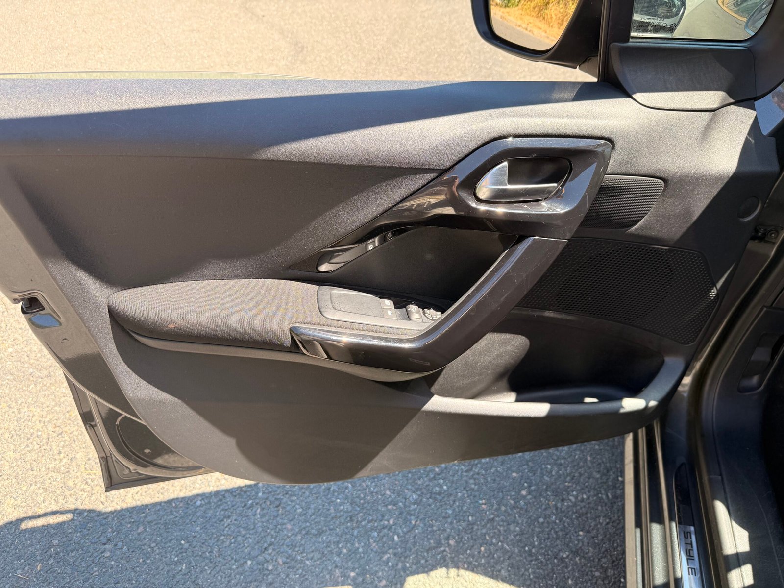PEUGEOT 208 I Phase 2 5 Portes 1.2 VTi 82 cv / Style