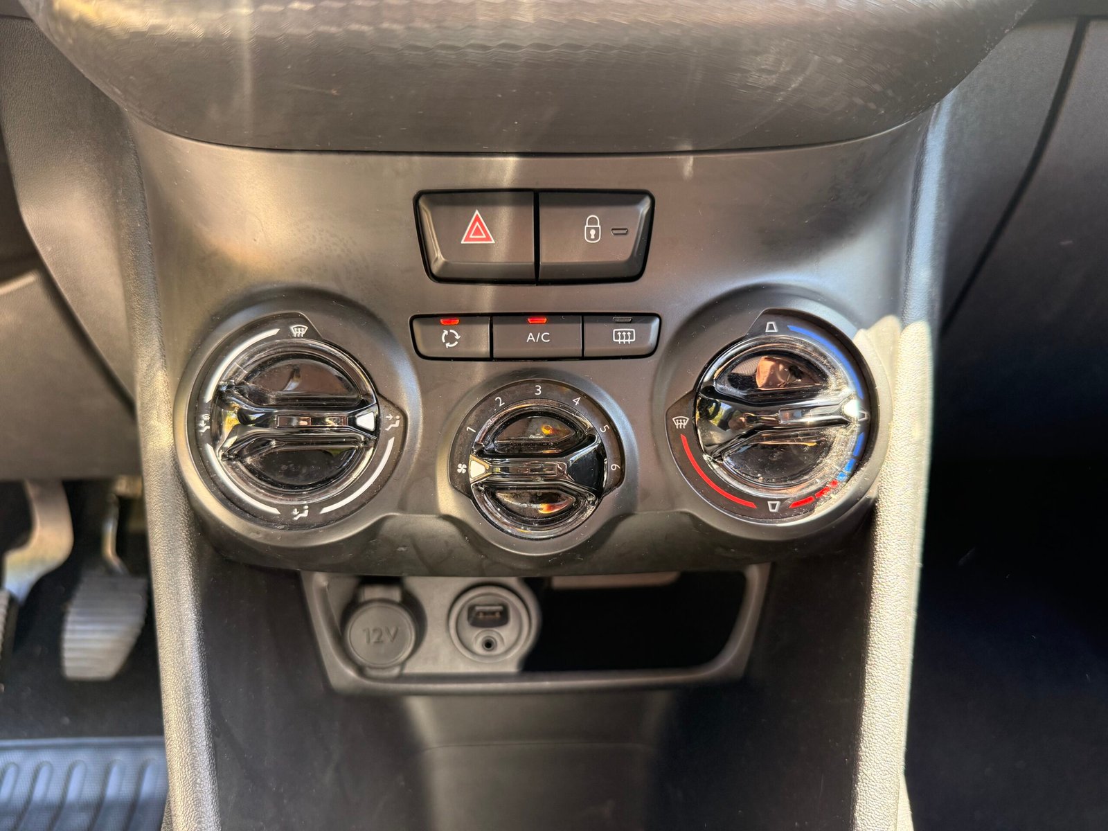 PEUGEOT 208 I Phase 2 5 Portes 1.2 VTi 82 cv / Style