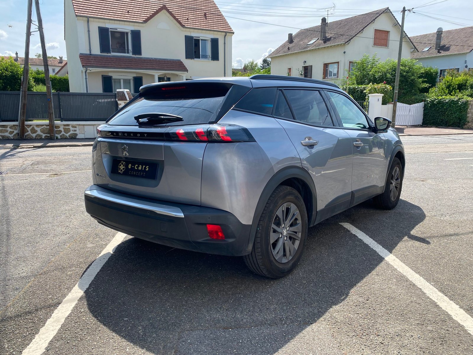 PEUGEOT e-2008 Style 100kW 136 cv Boîte auto