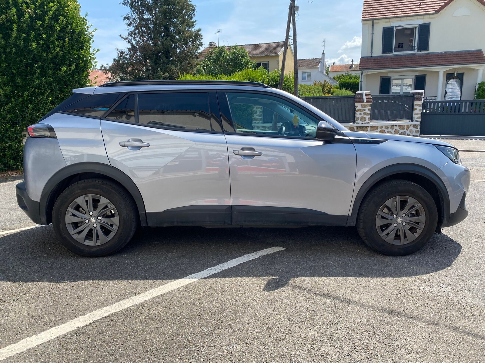 PEUGEOT e-2008 Style 100kW 136 cv Boîte auto