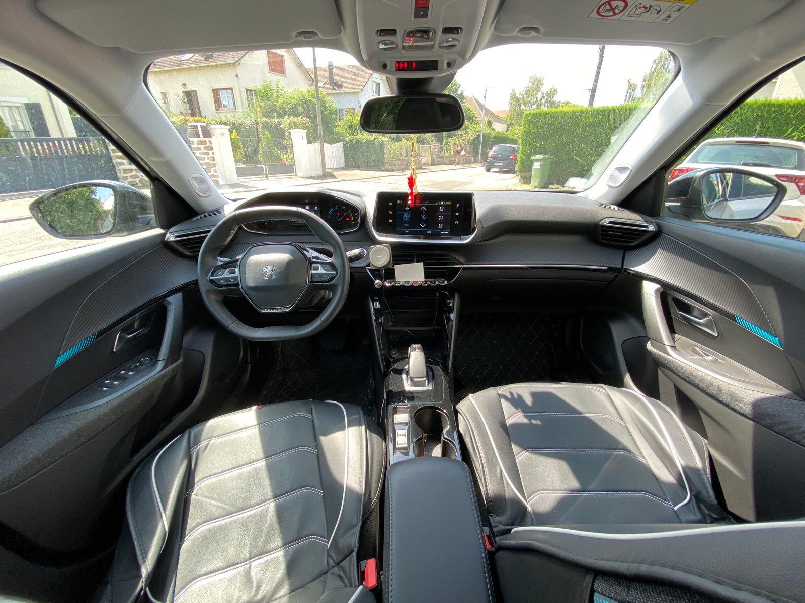 PEUGEOT e-2008 Style 100kW 136 cv Boîte auto