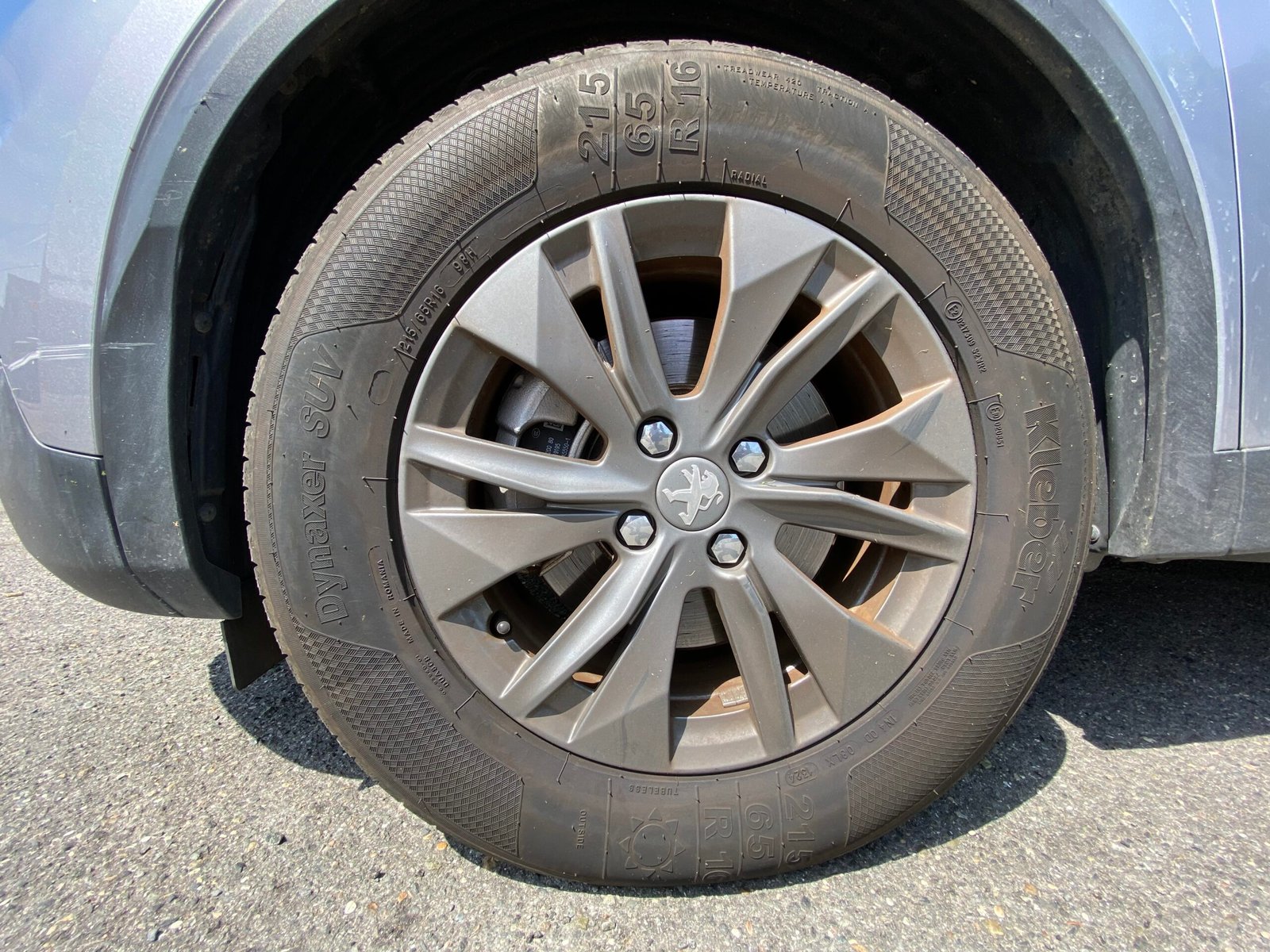 PEUGEOT e-2008 Style 100kW 136 cv Boîte auto