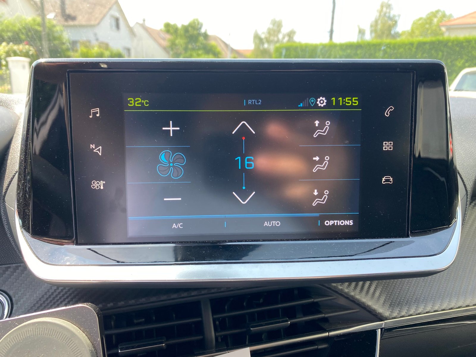 PEUGEOT e-2008 Style 100kW 136 cv Boîte auto