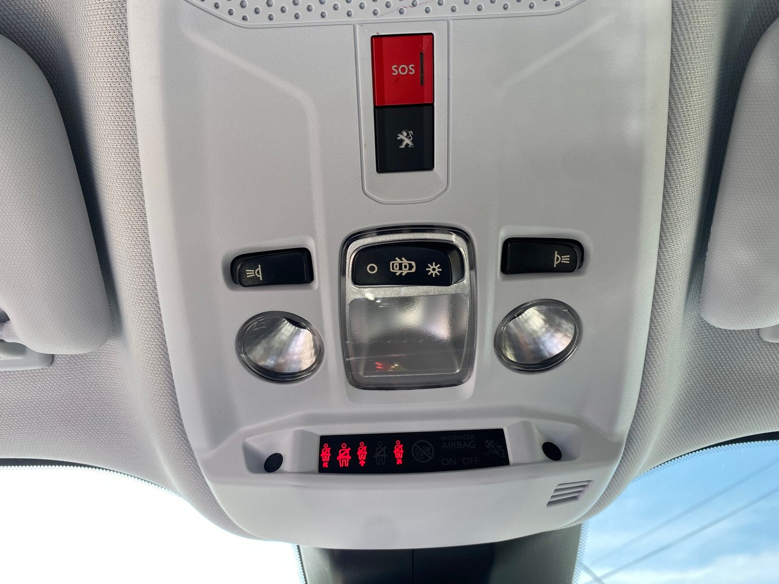PEUGEOT e-2008 Style 100kW 136 cv Boîte auto