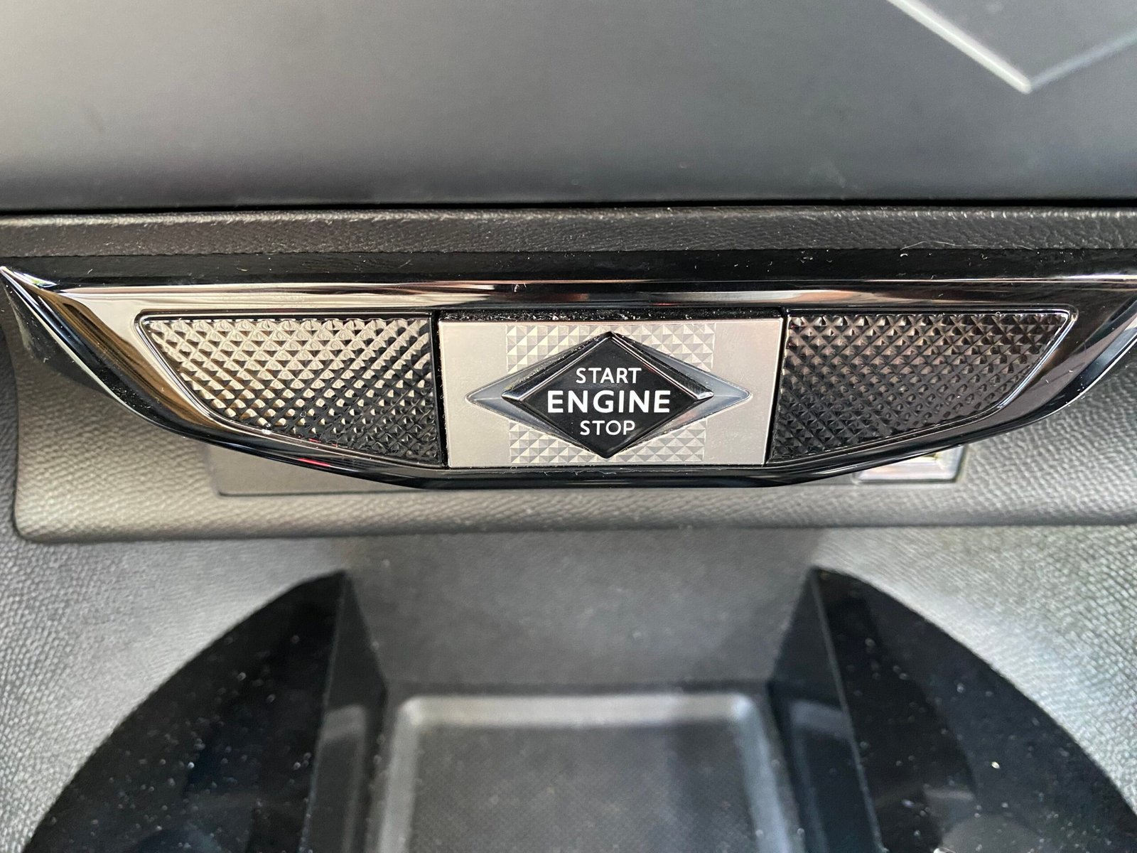DS DS3 Crossback Performance Line 1.2 THP Puretech EAT8 131 cv Boîte auto