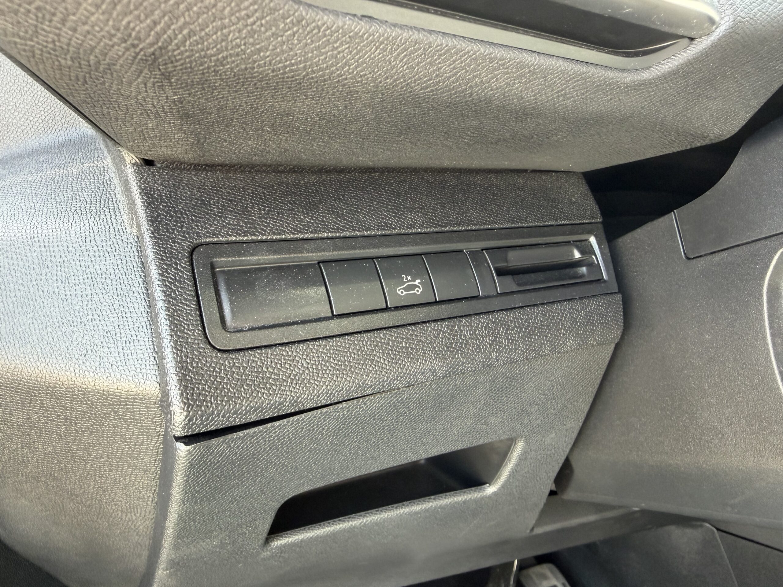 PEUGEOT 5008 GT 2.0 BlueHDi EAT8 S&S 180cv