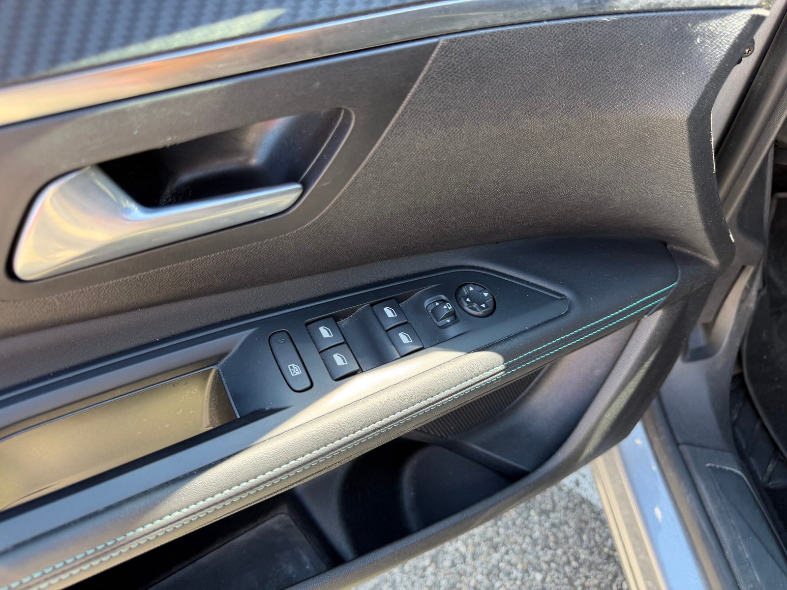 PEUGEOT 5008 II 1.2 Hybrid e-DSC6 136 cv Boîte auto