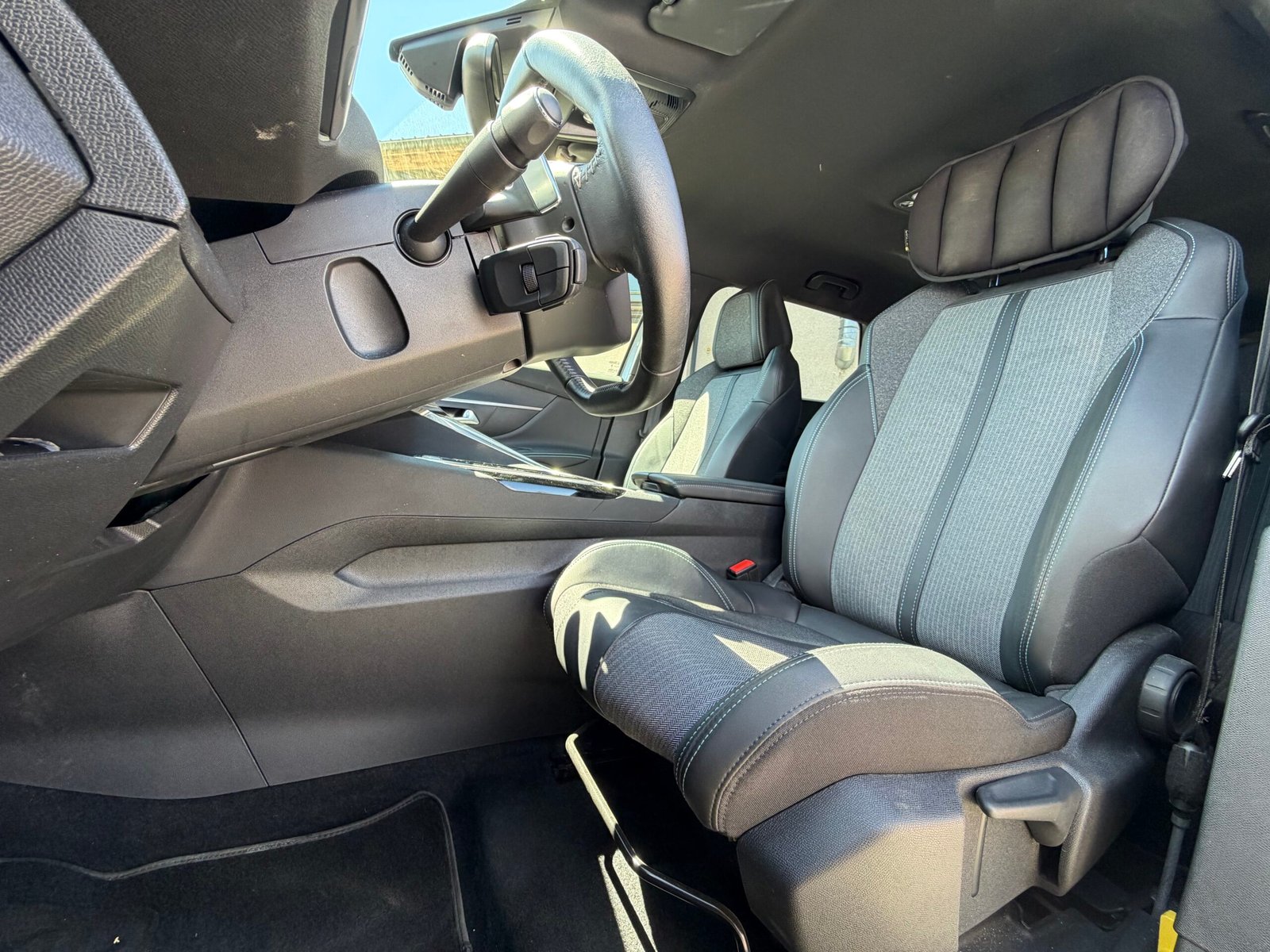 PEUGEOT 5008 II 1.2 Hybrid e-DSC6 136 cv Boîte auto