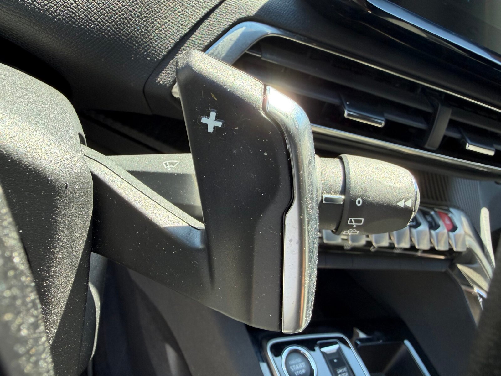 PEUGEOT 5008 II 1.2 Hybrid e-DSC6 136 cv Boîte auto