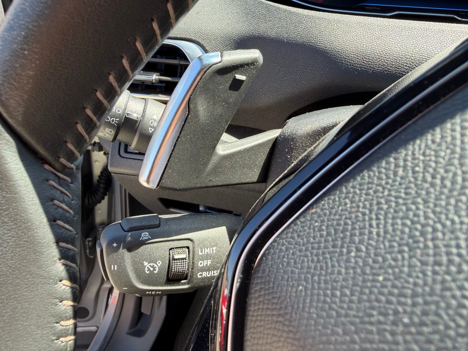 PEUGEOT 5008 II 1.2 Hybrid e-DSC6 136 cv Boîte auto