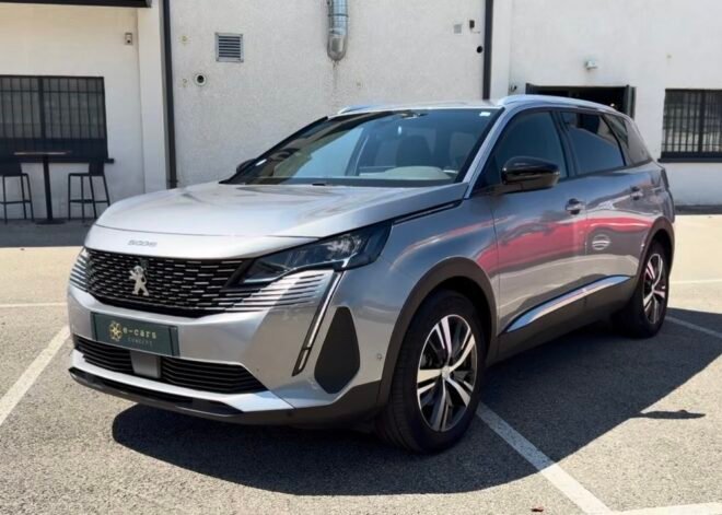 PEUGEOT 5008 II 1.2 Hybrid e-DSC6 136 cv Boîte auto
